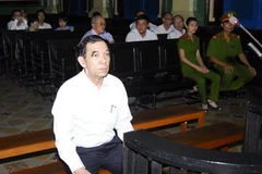 Bị cáo Huỳnh Ngọc Sĩ trong phiên tòa sơ thẩm chiều 15/10. (Ảnh: Hoàng Hải/TTXVN)