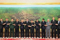 Bộ trưởng Quốc phòng Phùng Quang Thanh (thứ 3 trái ) và các đại biểu tại Hội nghị. (Nguồn: AFP/TTXVN)