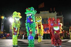 Màn trình diễn của các đội Lân-Sư-Rồng là điểm nhấn trong chương trình diễu hành carnaval “Đêm hội Hoa phượng đỏ” lần thứ nhất. (Ảnh: haiphong.gov.vn)