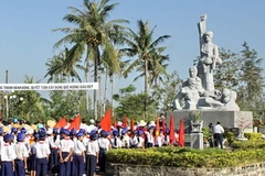 Lễ tưởng niệm 504 thường dân bị chết trong vụ thảm sát Sơn Mỹ năm 2010. (Ảnh: Thanh Long/TTXVN)