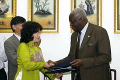 Quang cảnh lễ ký kết. (Ảnh: Hữu Việt/TTXVN)