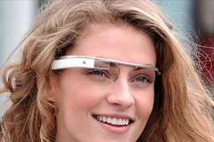Đối thủ với Google Project Glass tại CES 2013