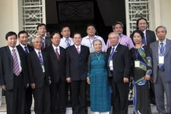 Chủ tịch nước Nguyễn Minh Triết với đại biểu Hội hữu nghị Campuchia. (Ảnh: Hoàng Hải/TTXVN)