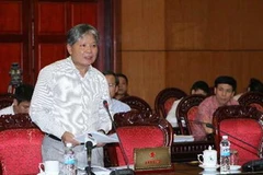 Bộ Trưởng Bộ Tư pháp Hà Hùng Cường trình bày tờ trình tại phiên họp. (Ảnh: Phương Hoa/TTXVN)