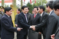 Chủ tịch nước Trương Tấn Sang thăm hỏi cán bộ, nhân dân xã Thanh Tân (huyện Kiến Xương), xã điển hình về xây dựng nông thôn mới của tỉnh Thái Bình. (Ảnh: Nguyễn Khang/TTXVN)