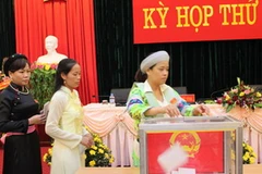 Các đại biểu tham gia bầu các chức danh chủ chốt HĐND và UBND tỉnh Tuyên Quang. (Nguồn: Tuyenquang.gov.vn)