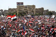 Tuần hành ủng hộ Tổng thống Mohamed Morsi tại quảng trường Al-Adaweya ở Nasr City, Cairo ngày 30/6. (Nguồn: THX/TTXVN)
