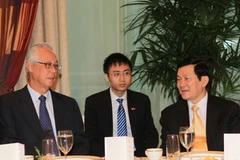 Chủ tịch nước Trương Tấn Sang tiếp Ngài Goh Chok Tong, Bộ trưởng Cao cấp danh dự, Cựu Thủ tướng Singapore. (Ảnh: Nguyễn Khang/TTXVN)