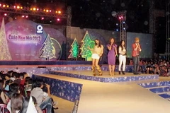 Chương trình văn nghệ trong lễ hội. (Ảnh: Thế Anh/TTXVN)