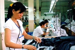 Sản xuất hàng xuất khẩu ở Công ty cổ phần may Đồng Nai. (Ảnh: Văn Khánh/TTXVN)