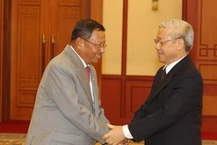 Tổng Bí thư, Chủ tịch Quốc hội Nguyễn Phú Trọng tiếp ông Say Chhum, Ủy viên Ban thường vụ, Trưởng Ban Thường Trực Ban Thường vụ Trung ương Đảng Nhân dân Campuchia dẫn đầu. (Ảnh: Trí Dũng/TTXVN)