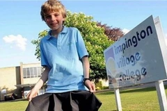 Mặc váy để phản đối nhà trường. (Nguồn: Internet)