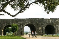 Cổng phía Nam - cổng lớn và đẹp nhất trong 4 cổng của Thành nhà Hồ, với cửa giữa cao 8m, rộng 5,8m và hai cửa bên cao 7,8m, rộng 5m. (Ảnh: TTXVN)