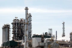 Khu trung tâm nhà máy lọc dầu Dung Quất. (Ảnh: Thanh Long/TTXVN)