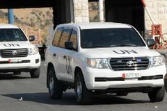 Đoàn xe chở nhóm chuyên gia hóa học LHQ tới khu vực biên giới Syria và Liban. (Nguồn: AFP/TTXVN)