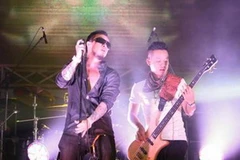 Hai thành viên của Black Infinity - Vocal Tiến Hưng và Bassit Tiger Vũ. (Nguồn: Vietnam+)