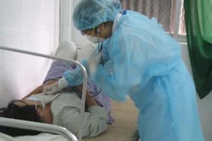 Chăm sóc bệnh nhân cúm H1N1. (Ảnh: Minh Trí/TTXVN)