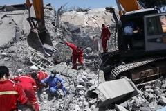 Cảnh tàn phá ở Libya sau các cuộc không kích. (Nguồn: AFP/TTXVN)