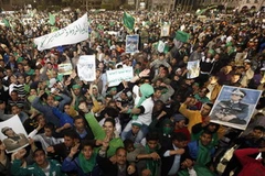 Míttinh ủng hộ Chính phủ tại thủ đô Tripoli, Libya ngày 18/2. (Nguồn: AFP/TTXVN)