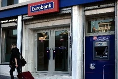 Chi nhánh ngân hàng Eurobank ở thủ đô Athens, ngày 19/4. (Nguồn: AFP/TTXVN)