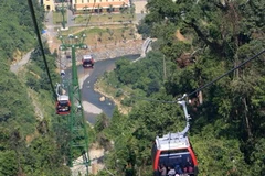 Cáp treo tới khu du lịch Bà Nà, Đà Nẵng. (Ảnh: Nhật Anh/TTXVN)