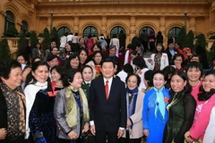 Chủ tịch nước Trương Tấn Sang đã tiếp các trưởng đoàn đại biểu về dự Đại hội Phụ nữ lần thứ XI. (Ảnh: Thống Nhất/TTXVN)
