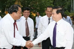 Chủ tich nước Nguyễn Minh Triết đến thăm và làm việc với cán bộ lãnh đạo Tòa án Nhân dân tối cao. (Ảnh: Nguyễn Khang/TTXVN)