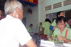 Các bác sỹ cây trồng khám và ra toa ngay tại “bệnh viện cây trồng” tỉnh Vĩnh Long. (Nguồn: baovinhlong.com.vn)