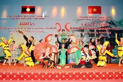 Hội Hữu nghị Việt Nam-Lào tổ chức lễ bế mạc Liên hoan hữu nghị nhân dân Việt Nam-Lào lần III. (Ảnh: An Đăng/TTXVN)