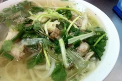 Phở bò, món ăn hấp dẫn du khách nước ngoài. (Ảnh: VH/Vietnam+)