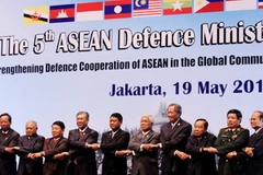Các quan chức tham dự Hội nghị Bộ trưởng Quốc phòng các Quốc gia Hiệp hội Đông nam Á (ASEAN) lần thứ 5. (Nguồn: AFP/TTXVN)
