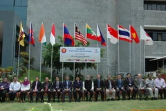 Các đại biểu tham dự hội nghị chụp ảnh lưu niệm. (Ảnh: Nguyễn Tiến Hiến/Vietnam+)