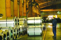 Dây chuyền sản xuất hàng chất lượng cao của Công ty Tôn Hoa Sen (Ảnh: PV/Vietnam+)