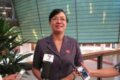 Đại biểu Quốc hội Nguyễn Thị Quyết Tâm đang trả lời báo chí. (Nguồn: Đức Duy/Vietnam+)