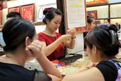 Lực đẩy yếu, giá vàng SJC và Rồng Thăng Long cùng đi ngang 