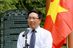Phó Thủ tướng, Bộ trưởng Ngoại giao Phạm Bình Minh phát biểu tại lễ kỷ niệm 70 năm Ngày thành lập ngành ngoại giao. (Ảnh: Văn Tý/TTXVN)