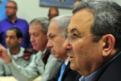Thủ tướng Israel Benjamin Netanyahu và cựu Bộ trưởng Quốc phòng Ehud Barak trong một cuộc họp. (Nguồn: timesofisrael.com)