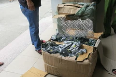 Ninh Bình: Bắt giữ xe khách vận chuyển lượng lớn linh kiện súng