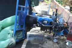 Bà Rịa-Vũng Tàu: Lật xe ba gác, 15 du khách rơi xuống vực