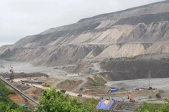 Khu vực bãi thải Đông Cao Sơn ngày 29/7. (Ảnh: Minh Quyết/TTXVN)