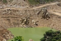 Doanh nghiệp trốn thuế, phí: "Tại anh, tại ả, tại cả đôi bên"