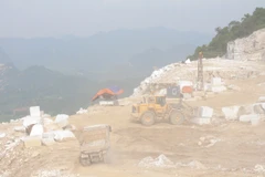 Khai thác khoáng sản ồ ạt: Gánh nặng đè lên "vai" xã hội