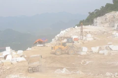 Yêu cầu chưa thu tiền cấp quyền khai thác khoáng sản 