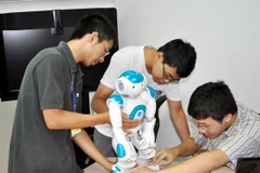 Khởi động hành trình tìm nhà vô địch ứng dụng di động điều khiển robot