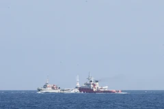 [Photo] Tàu Trung Quốc cản phá trái phép tàu chấp pháp của Việt Nam