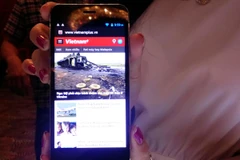 HKPhone chính thức ra mắt sản phẩm điện thoại thông minh iRevo