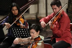 Các nghệ sỹ trẻ Việt Nam tham gia chương trình giao lưu âm nhạc tại Hà Nội. (Ảnh: Phương Hoa/TTXVN) 