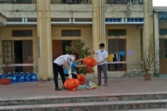 Hải Dương: Lì xì nhân ái đến với các em nhỏ trong khu cách ly