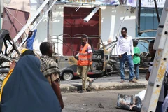 Hiện trường một vụ đánh bom tại Mogadishu, Somalia. (Ảnh: AFP/TTXVN)