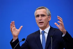 Tổng Thư ký NATO Jens Stoltenberg phát biểu họp báo sau một cuộc họp trực tuyến với các Bộ trưởng Quốc phòng NATO tại Brussels, Bỉ. (Ảnh: AFP/TTXVN)